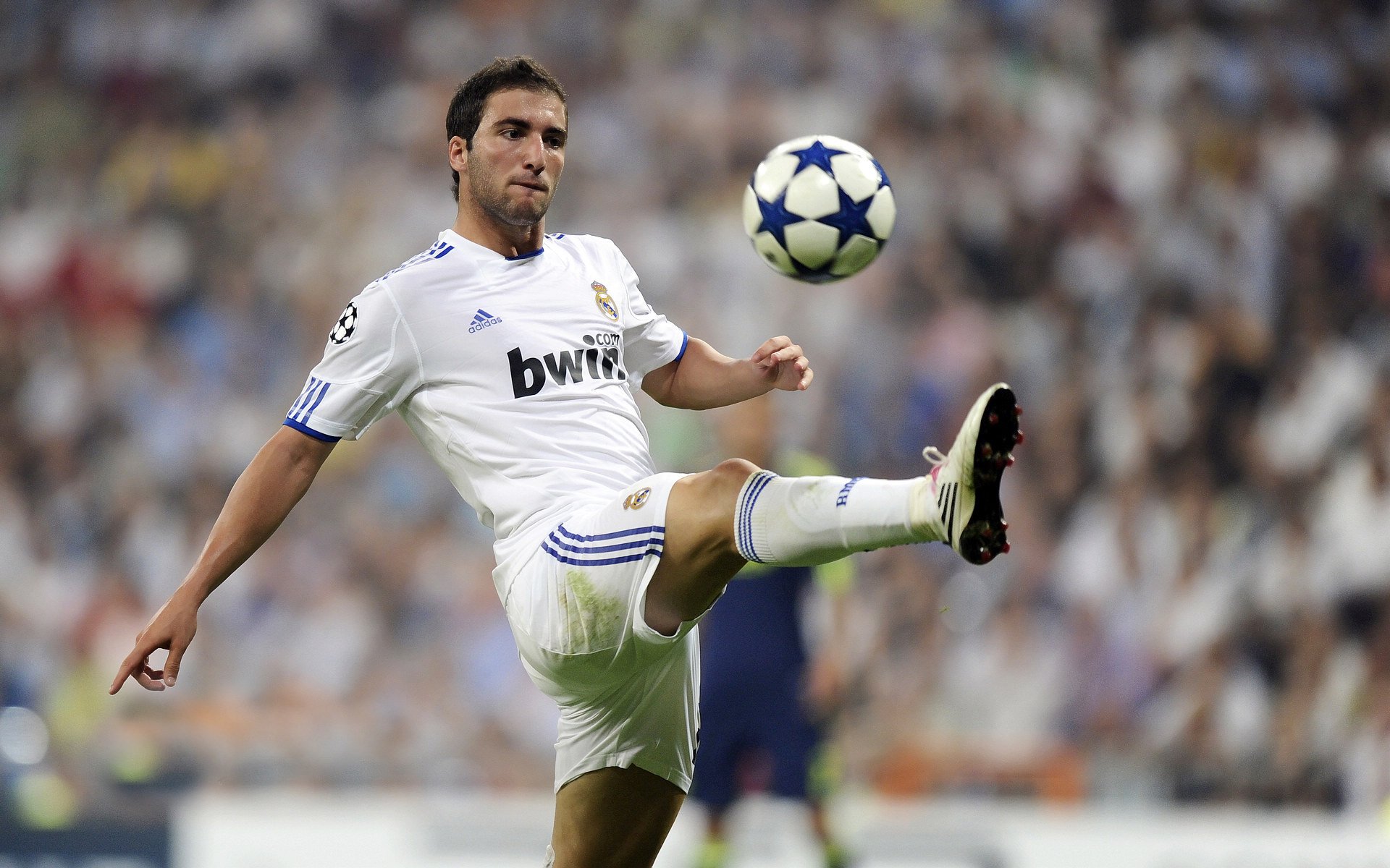 荷兰防线上的伦敦红,奥纳纳如何成为阿森纳欧冠晋级的关键先生