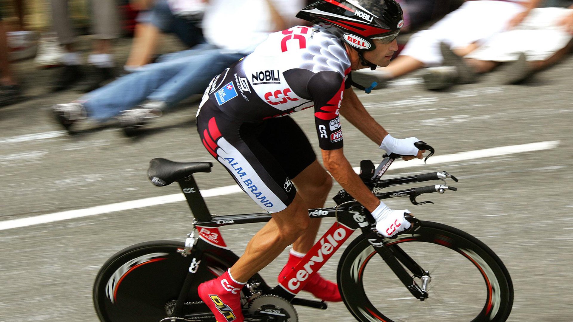 银绿风暴席卷红牛堡垒，勒克莱尔率阿斯顿马丁上演奇迹横扫